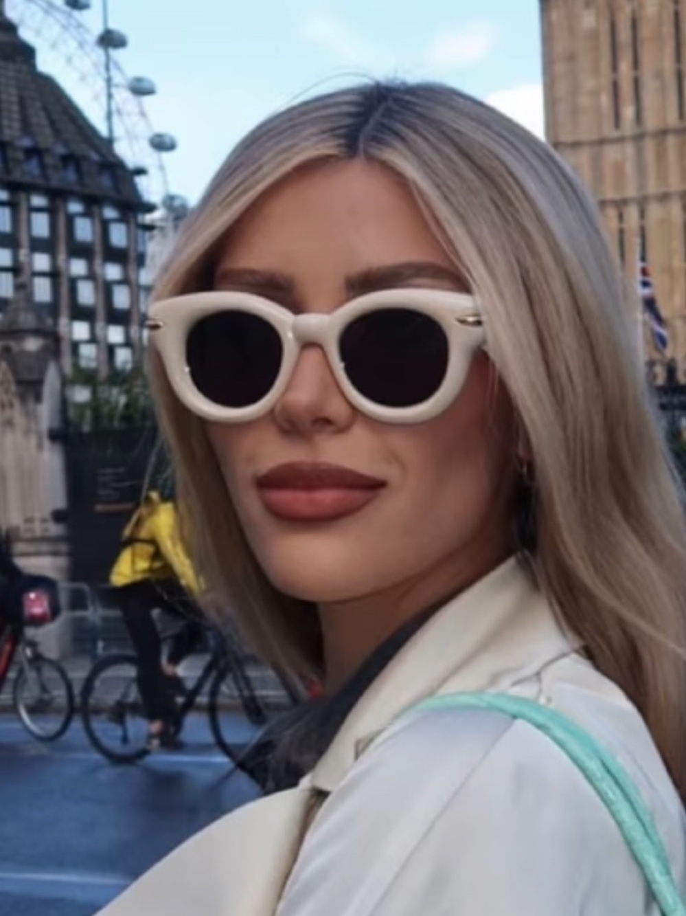 Loewe Inflated Round Sunglasses - Picture 9 of 11